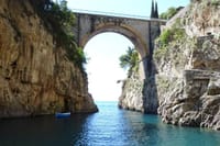 Discover the precious Amalfi Coast by boat 2