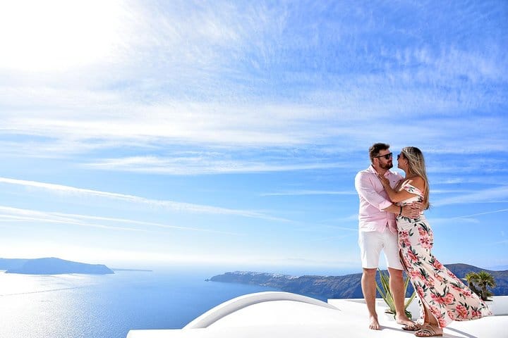 Santorini 3 hours Island Tour with your personal Photographer 10