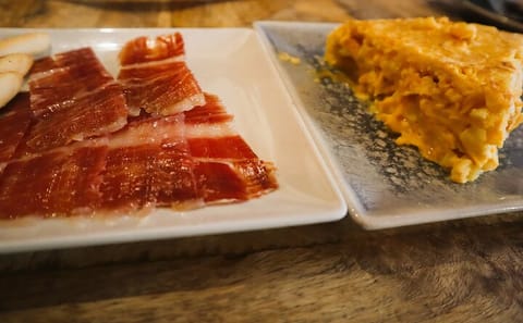 Madrid Food Tasting Tour in Hidden Gems for Small Groups”