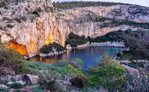 Athenian Riviera Tour to Cape Sounion for Sunset Views