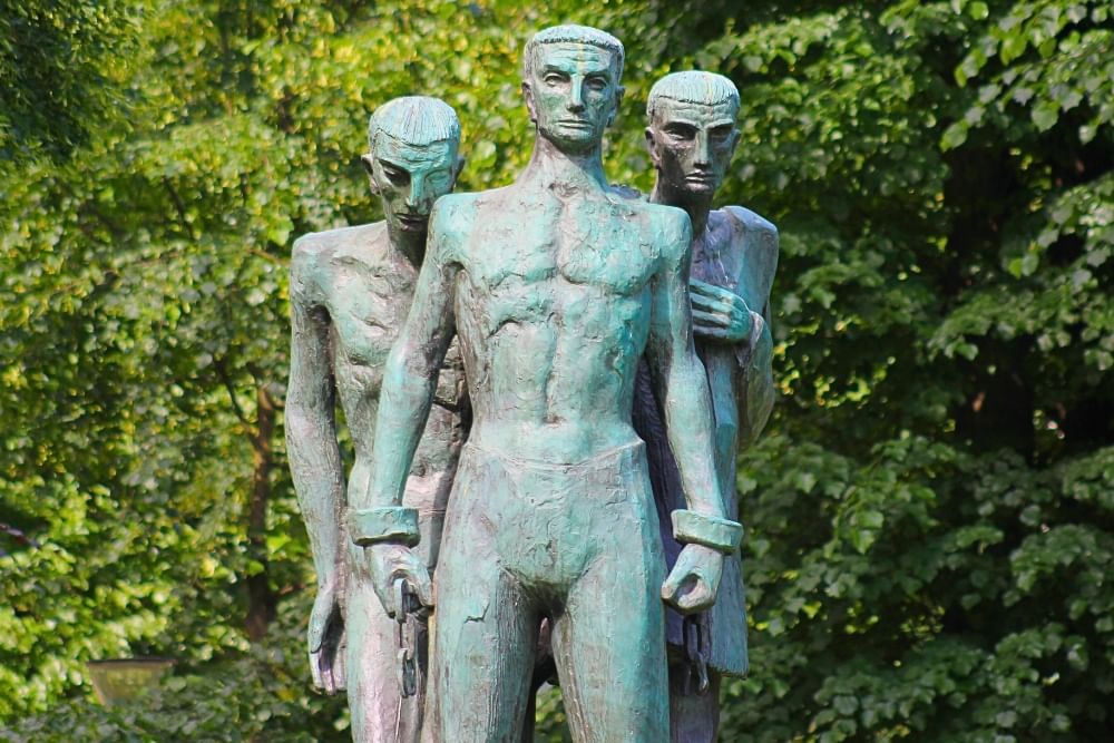 Close up of the WWII Verzetsmonument statue during the Den Bosch scavenger hunt.