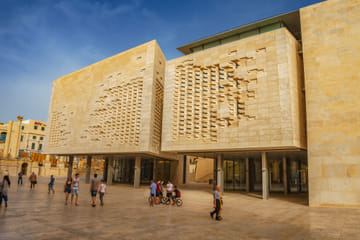 Valletta Street Food and History Tour with Private Transfers