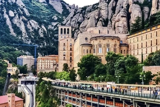 Private Montserrat Tour, Wine Taste & Local Lunch from Barcelona