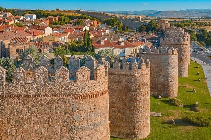 Madrid to Porto up to 3 stops: Avila, Salamanca and Aveiro 6