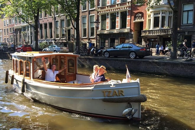 Boats have indoor and outdoor space so suitable for any weather condition