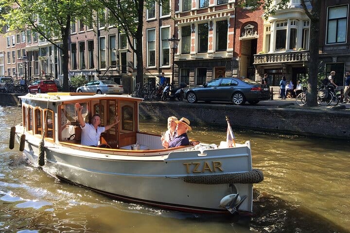 Boats have indoor and outdoor space so suitable for any weather condition