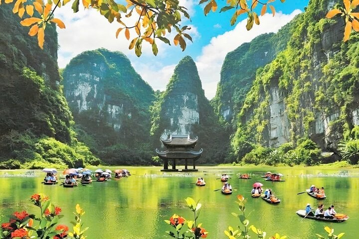 Bai Dinh - Trang An Ninh Binh Trip Tour From Ha Noi 6