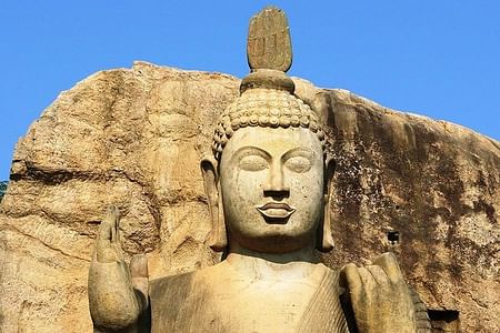 Aukana and Anuradhapura All-Inclusive Day Tour from Kandy