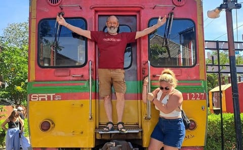 Private Tour of Maeklong Railway Market and Floating Market in Bangkok