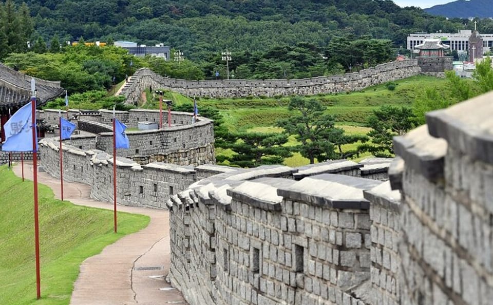 Private Tour of Korean Folk Village and Suwon Library