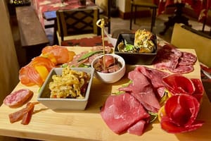 Rome: Trastevere Gourmet Food and Wine Tasting Experience