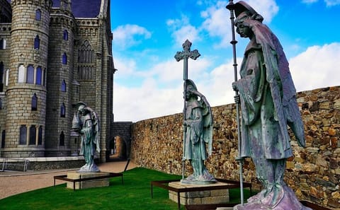 Astorga Heritage Walk: Cathedral, Roman Ruins, and Gaudi Sites