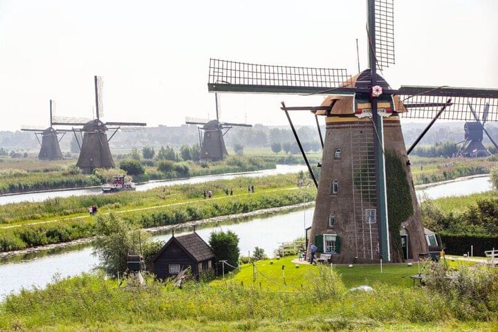 Private Tour from The Hague to Kinderdijk Gouda and De Haar Castle