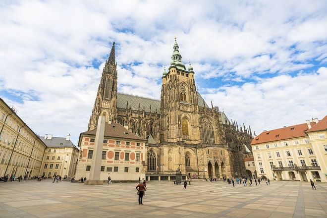 Prague Castle Interiors: Tour with Spanish Guide and Entry Ticket