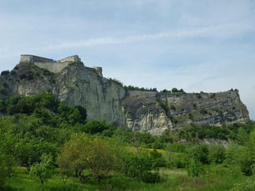 Discover San Leo: Italy’s Dramatic Cliffside Citadel