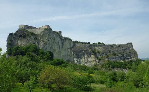 Explore San Leo: A Walking Tour of Italy's Cliffside Citadel