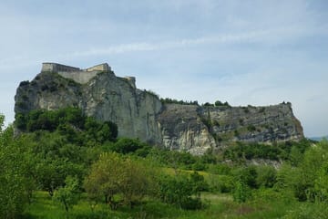 Explore San Leo: A Walking Tour of Italy's Cliffside Citadel