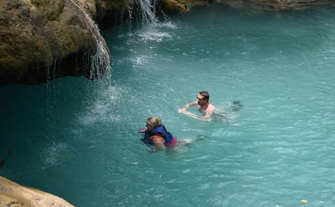 Private Blue Hole and Secret Falls Tour with Shopping in Lucea