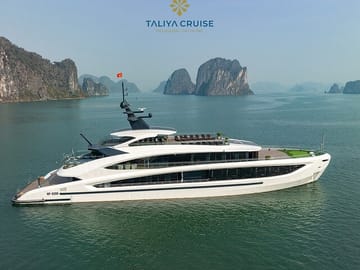 Luxury Yacht Tour and Kayaking in Halong Bay, Vietnam