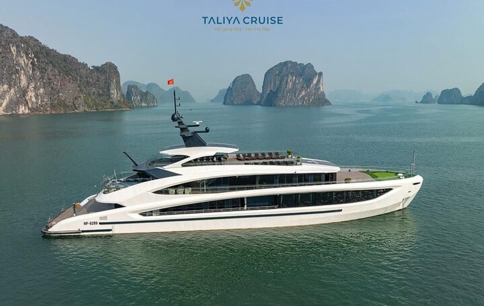 Luxury Yacht Tour and Kayaking in Halong Bay, Vietnam