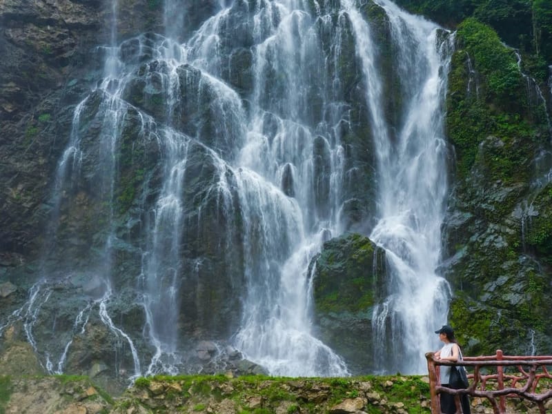 Chengdu: Jiaguan Town & Pifeng Canyon Private Day Trip