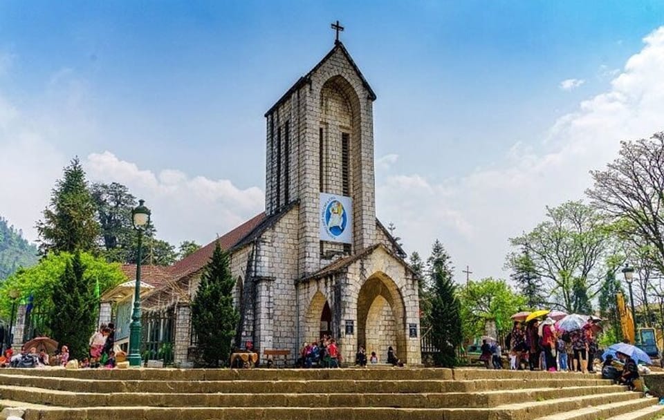 Sapa Trekking 2 Days Tour with Overnight in Hotel By Cabin Bus