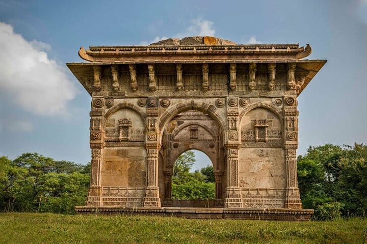 Aurangabad to Vadodara: Explore the Man-made Wonder of India