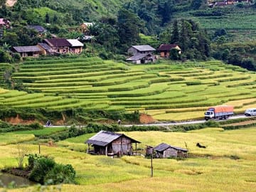 Adventure Hiking Tour in Ha Giang and Ba Be National Park