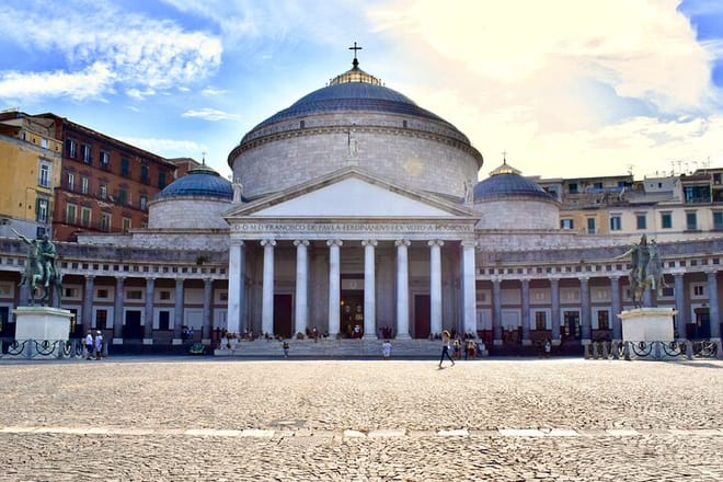 Naples Walking Tour and Street Food Market 4