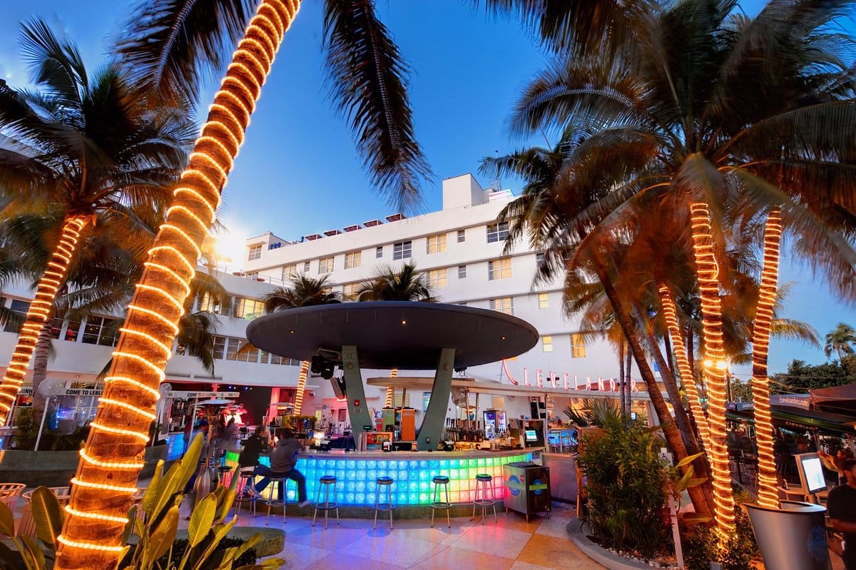 Ultimate Party in Miami : Booze Cruise with Free Open Bar, Nightclub & Party Bus 8