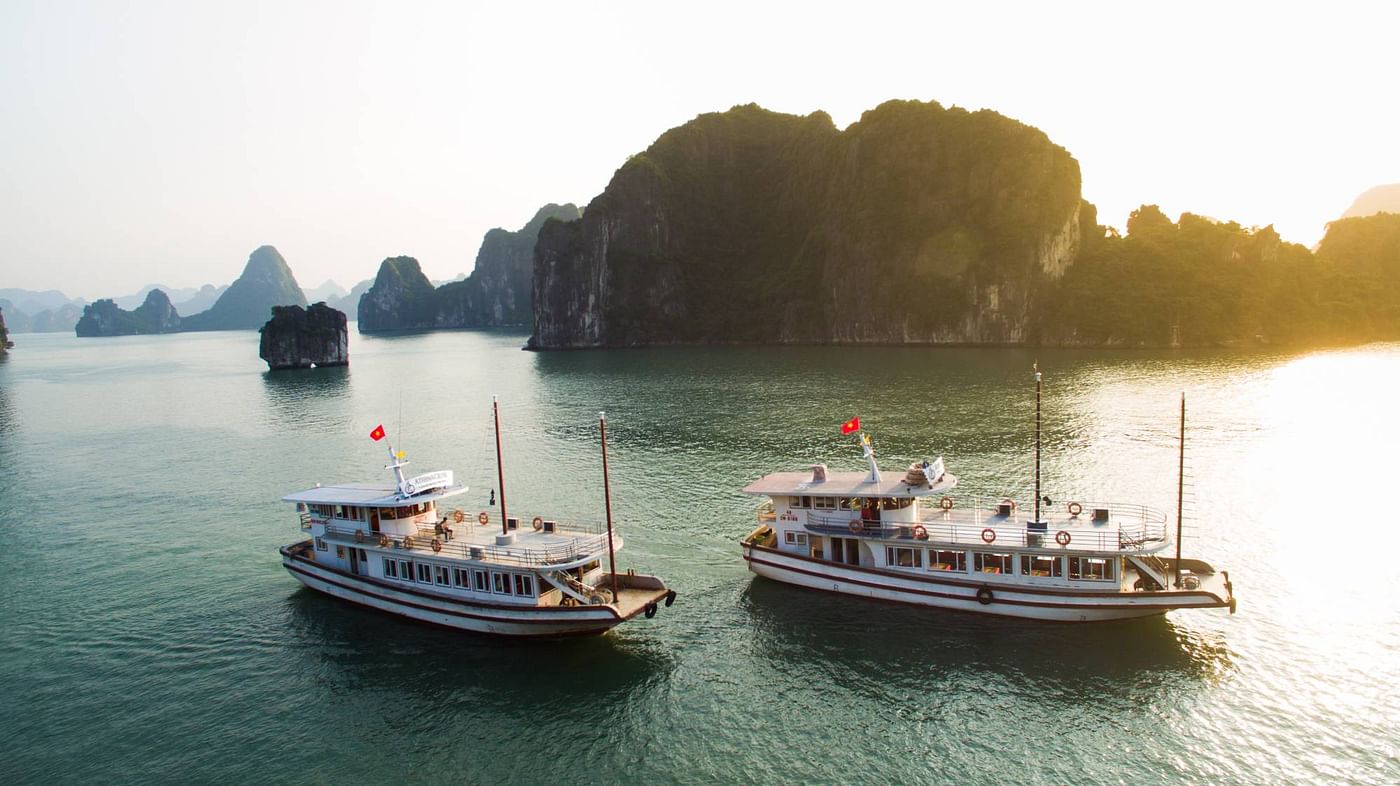 Halong Bay & Lan Ha Bay Luxury Cruise with Kayaking & Lunch