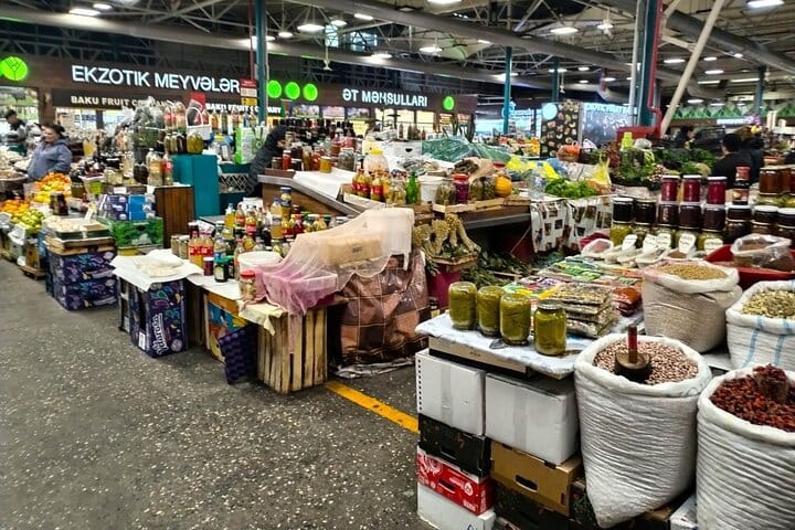 Baku shopping tour-Baku-Shopping-tour-Baku-Shopping_tour_Azerbaijan_yashil_Bazaar_baku souvenir