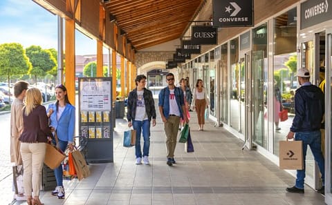 Outlet Shopping Tour at Premier Outlet Budapest in Biatorbágy