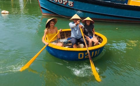 Bicycle Tour and Basket Boat Ride in Hoi An, Vietnam