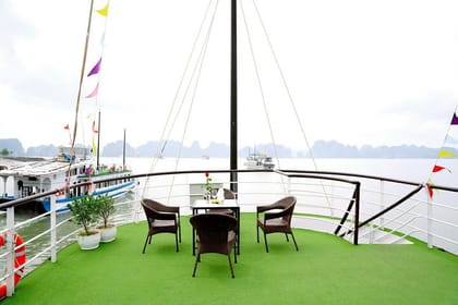 Ha Long Bay Cruise Day Tour – best selling: Kayaking, Swimming, hiking & Lunch