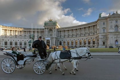 Full-Day Imperial Vienna Tour from Budapest with Hotel Pickup