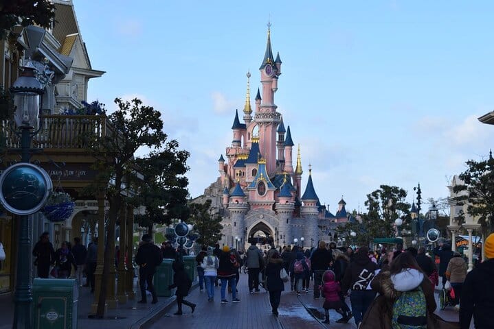 Private Disneyland trip with Eiffel Tower  2
