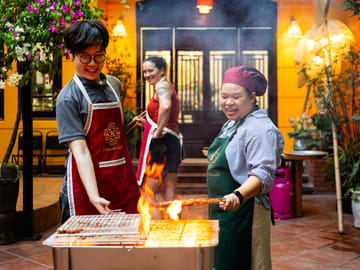 Dong Xuan Market Cooking Class and Wine Tasting in Hanoi
