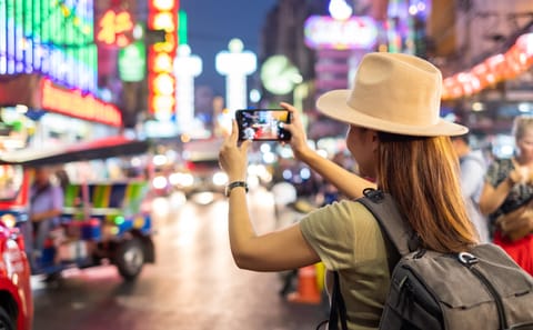 Chinatown and Taladnoi Street Art Walking Tour in Bangkok