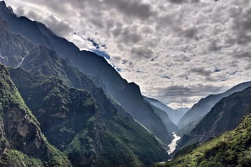 Tiger Leaping Gorge Hiking Tour from Lijiang in Yunnan