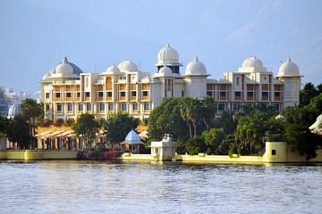 Udaipur City Tour with Scenic Lake Pichola Boat Ride