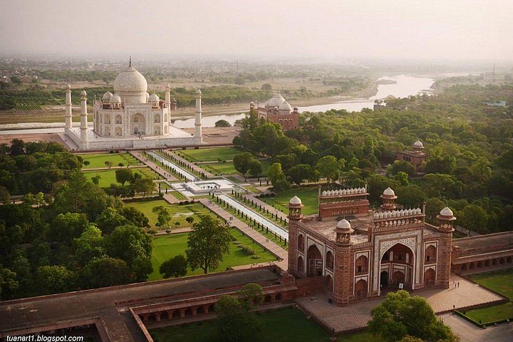 Private Tour of Taj Mahal & Fatehpur Sikri from Jaipur with Lunch