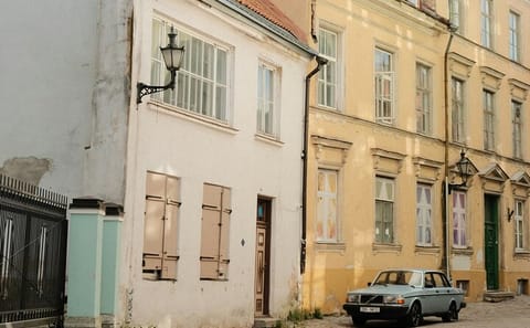 Private Walking Tour of Tallinn's Historic Town Hall Square