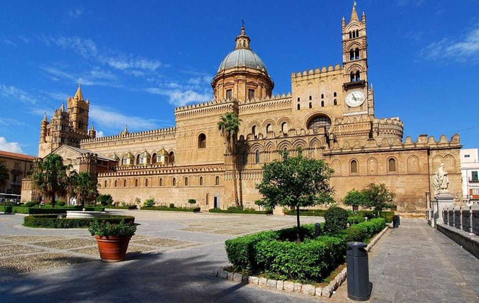 Private Historic Walking Tour of Palermo's Landmarks