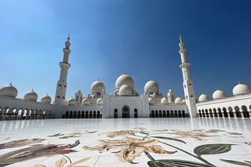 Abu Dhabi Tour: Sheikh Zayed Grand Mosque and Ferrari World