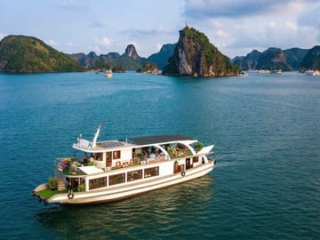 Full-Day Halong Bay Islands and Cave Tour by Transfer Expressway