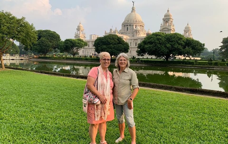 Cultural Bus Tour of Kolkata's Spiritual Landmarks