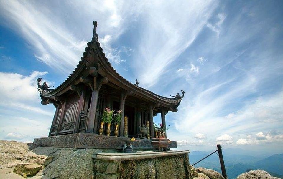 Yen Tu Mountain Day Tour from Hạ Long and Uông Bí