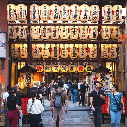 Nishiki Market with a Chef!