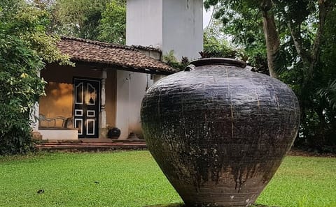 Kalutara and Brief Garden Tour from Colombo with Guide